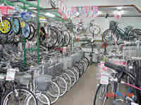 店内の展示自転車・パーツ